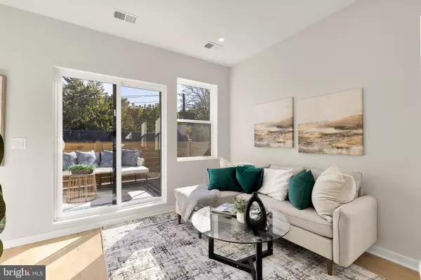 Washington, DC 20007,2606 41ST ST NW #PH