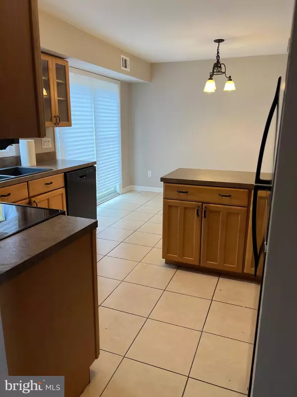 Jamesburg, NJ 08831,8 READE ST