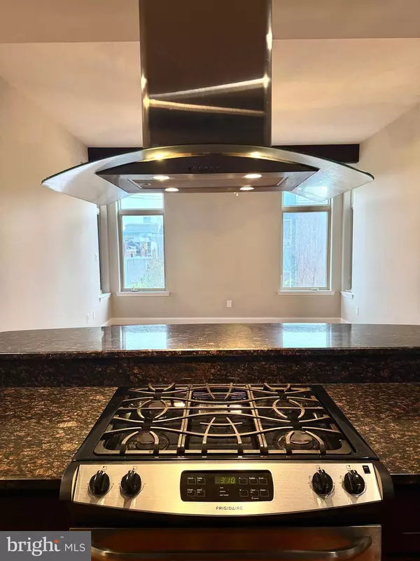 Philadelphia, PA 19130,1521-A POPLAR ST #3FRONT