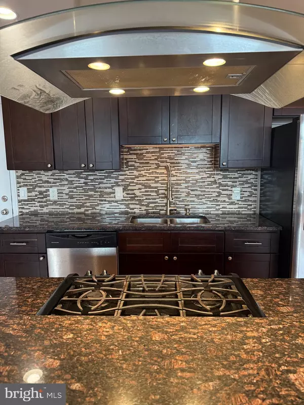 Philadelphia, PA 19130,1521-A POPLAR ST #3FRONT