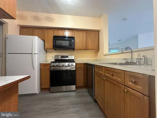 Herndon, VA 20170,12915 ALTON SQ #106