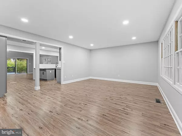 Willingboro, NJ 08046,10 GLOVER LN