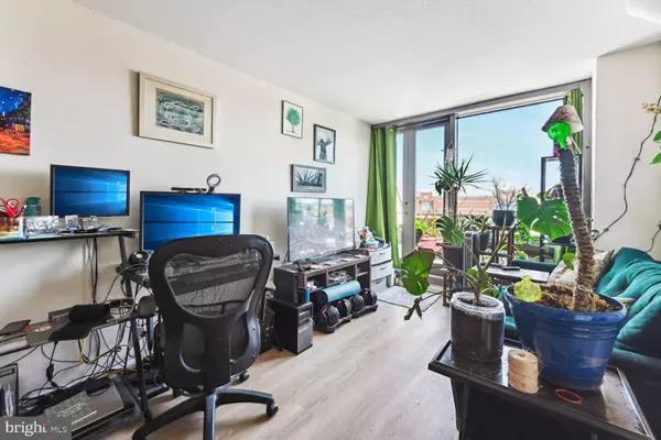 Washington, DC 20004,701 PENNSYLVANIA AVE NW #PH4