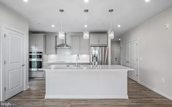 21894 HAWKSBILL HIGH CIR #201, Sterling, VA 20164