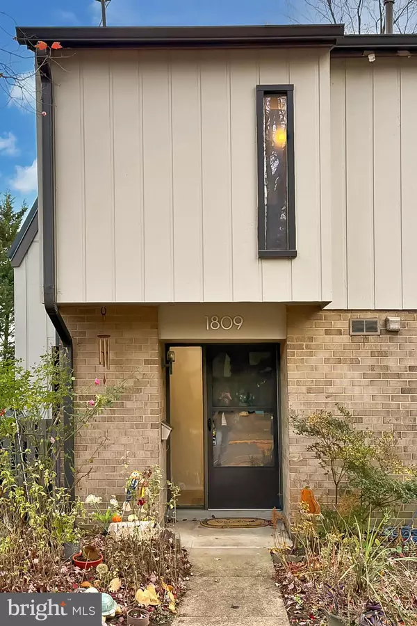 Reston, VA 20190,1809 IVY OAK SQ #61