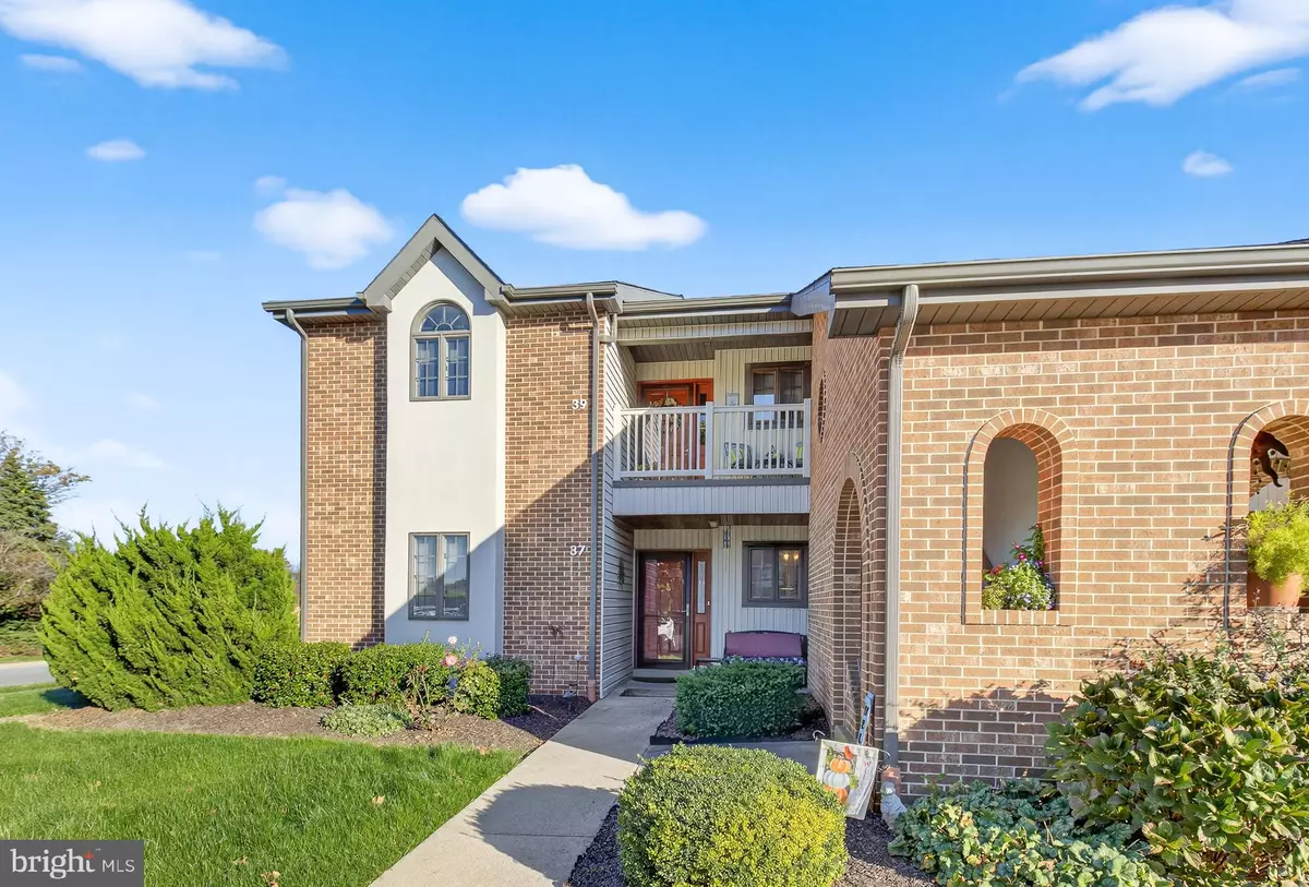 Lancaster, PA 17602,37 BLACK OAK DR