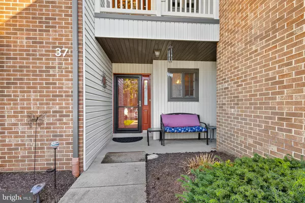 Lancaster, PA 17602,37 BLACK OAK DR