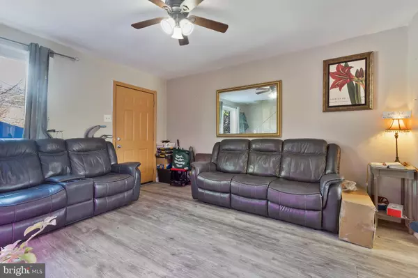 Camden, NJ 08105,363 GARDEN AVE