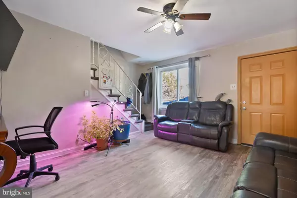 Camden, NJ 08105,363 GARDEN AVE