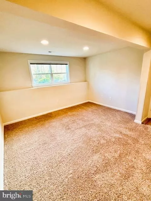 Fredericksburg, VA 22405,8 HOWARD CIR