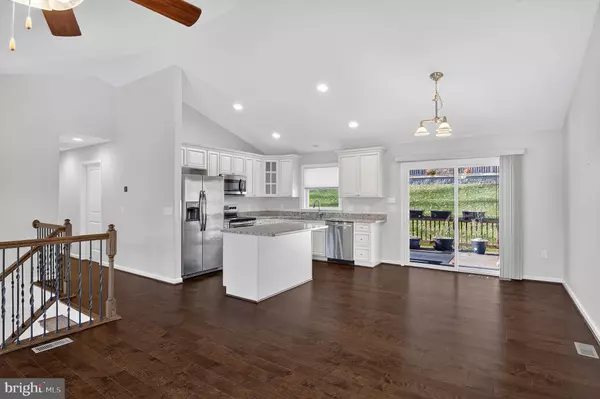 Fredericksburg, VA 22405,8 HOWARD CIR