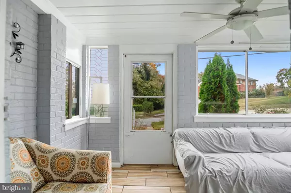 Capitol Heights, MD 20743,6512 ROLLING RIDGE DR