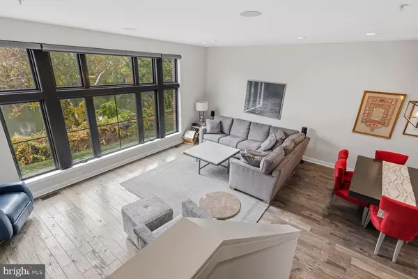 Philadelphia, PA 19127,4586 RIVERSIDE WAY