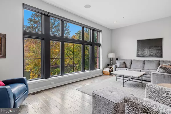 Philadelphia, PA 19127,4586 RIVERSIDE WAY