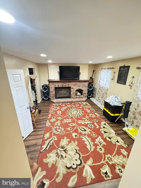 Manassas, VA 20110,9215 LANDGREEN ST