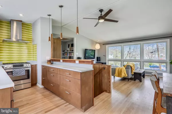 Kensington, MD 20895,3922 DENFELD CT