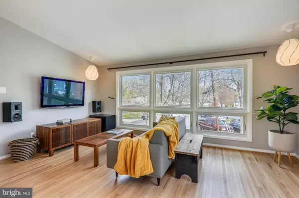 Kensington, MD 20895,3922 DENFELD CT