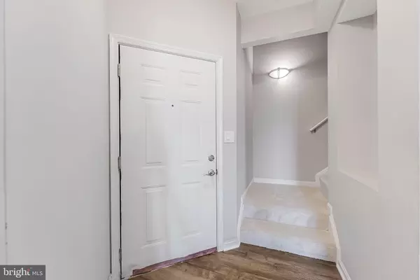 Sterling, VA 20165,20451 CHESAPEAKE SQ #301