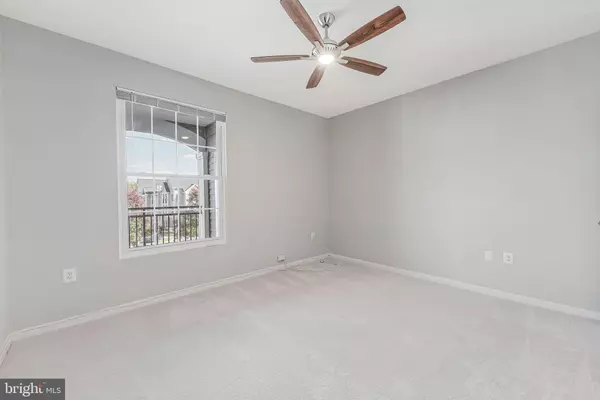 Sterling, VA 20165,20451 CHESAPEAKE SQ #301