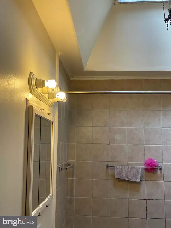 Philadelphia, PA 19142,2913 S 62ND ST