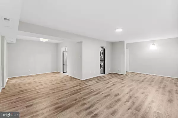 Reston, VA 20191,11808 BRETON CT #12C