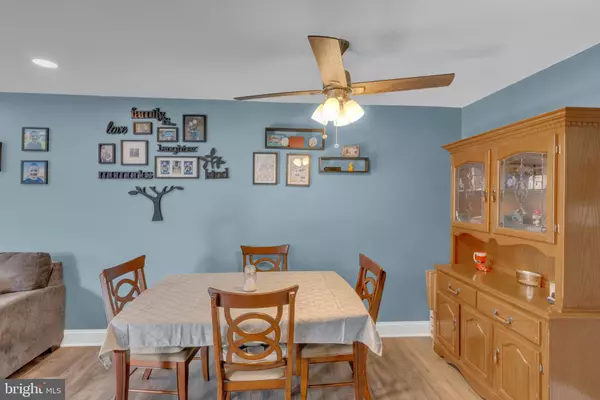 Philadelphia, PA 19116,1402 HEMLOCK PL