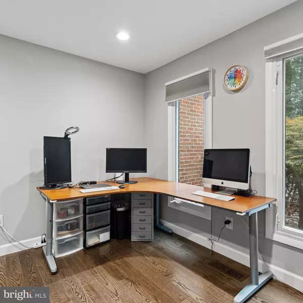 Fairfax, VA 22030,3704 OAK HILL WAY