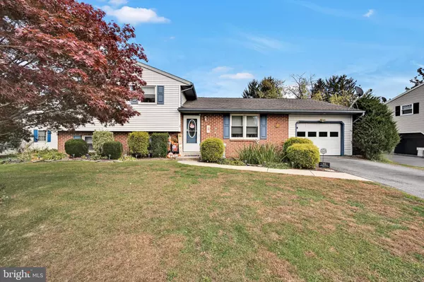 137 CLIFF LN, Elizabethtown, PA 17022
