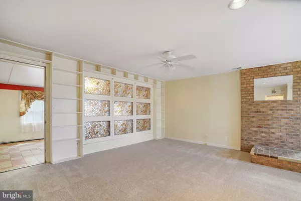 Alexandria, VA 22310,4817 UPLAND DR