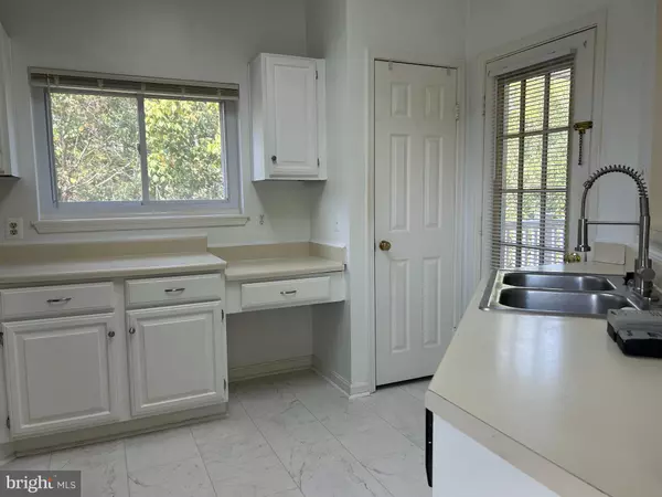 Leesburg, VA 20175,660 GATEWAY DR SE #103