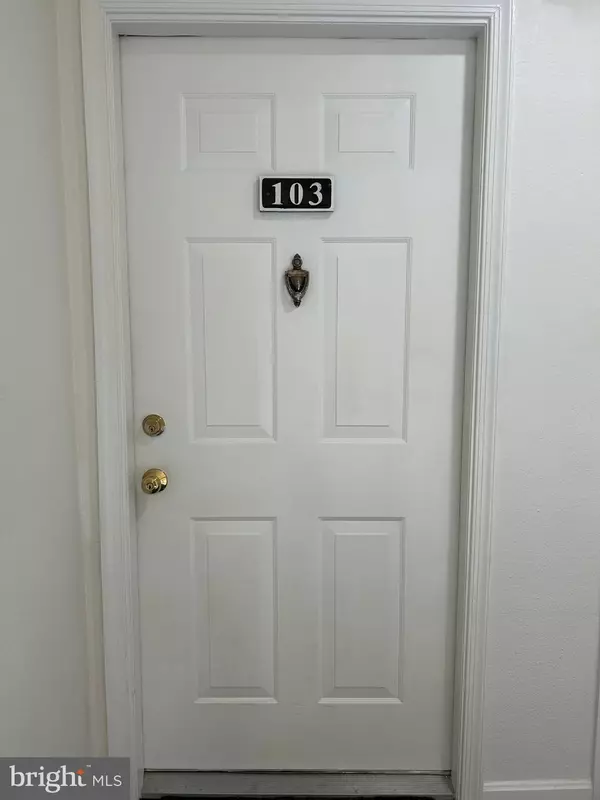 Leesburg, VA 20175,660 GATEWAY DR SE #103