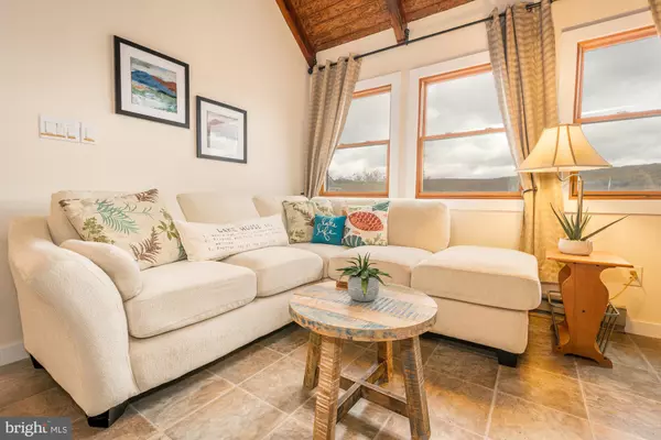 Oakland, MD 21550,157 JEFFREY LN #21C