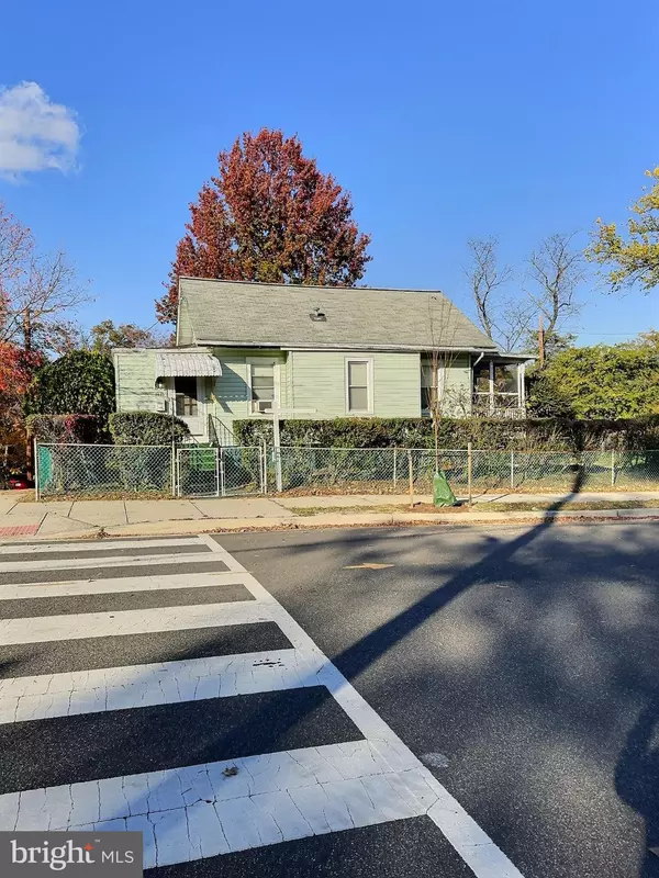 2040 31ST PL SE, Washington, DC 20020