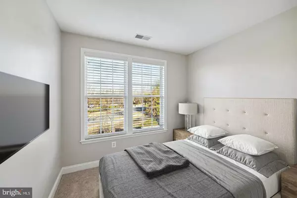 Rockville, MD 20850,9405 BLACKWELL RD #305