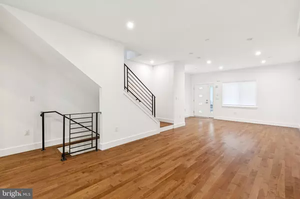 Philadelphia, PA 19123,834 N ORKNEY ST