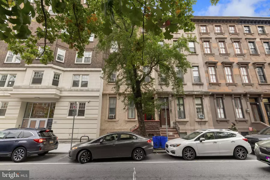 1504 PINE ST, Philadelphia, PA 19102