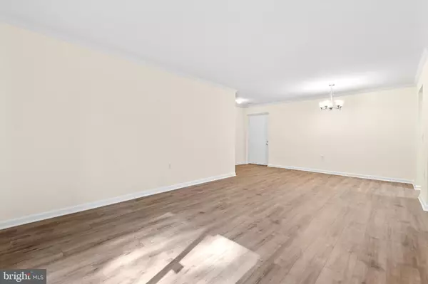 Gaithersburg, MD 20879,18324 STREAMSIDE DR #102