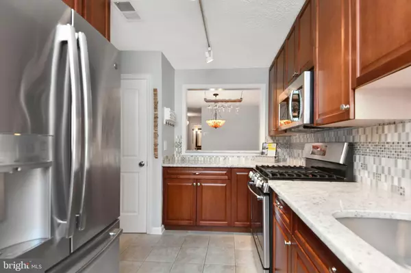 Oakton, VA 22124,10002 OAKTON TERRACE RD