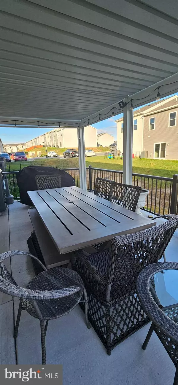 Falling Waters, WV 25419,38 BLOOMSBURY STREET