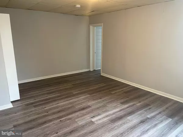 Gloucester City, NJ 08030,132 N KING ST #A