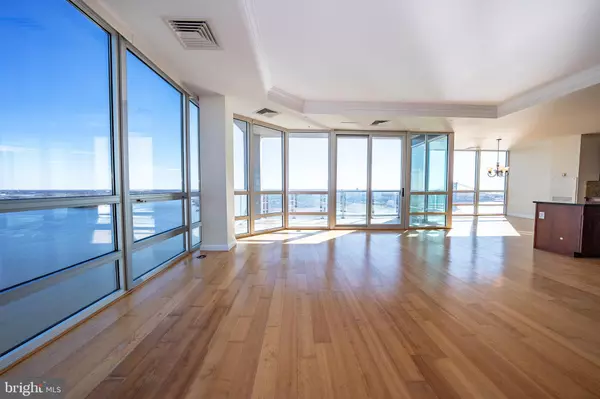 Philadelphia, PA 19123,901 N PENN #R2801