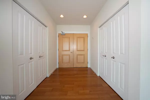 Philadelphia, PA 19123,901 N PENN #R2801