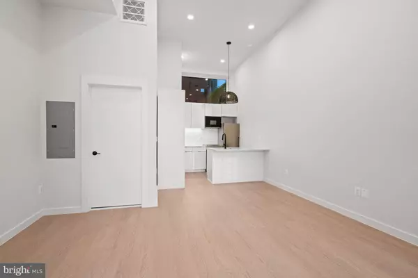 Washington, DC 20003,733 8TH ST SE #101