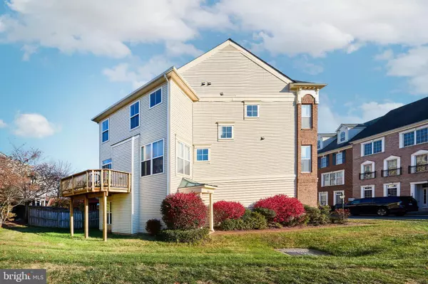 Brambleton, VA 20148,42464 REGAL WOOD DR