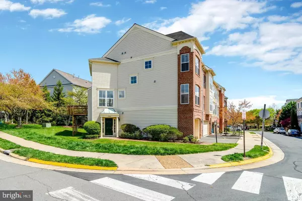 Brambleton, VA 20148,42464 REGAL WOOD DR