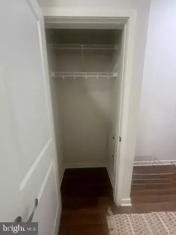 Philadelphia, PA 19106,401 RACE ST #407