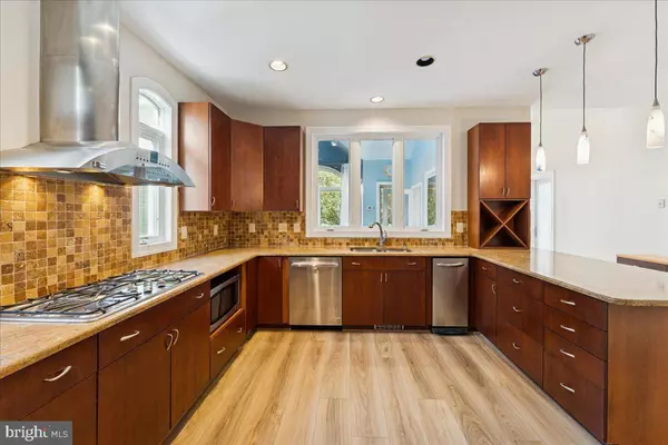 Herndon, VA 20171,13222 STABLE BROOK WAY