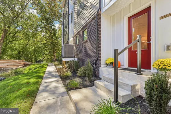 Conshohocken, PA 19428,956 RIVERPLACE DR #56O