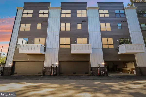 Conshohocken, PA 19428,956 RIVERPLACE DR #56O