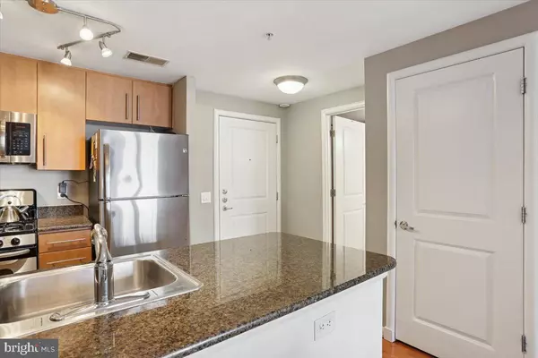 Arlington, VA 22201,1021 N GARFIELD ST #806